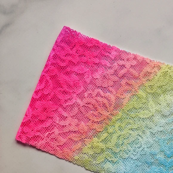 NWT PINK VICTORIA'S SECRET NO-SHOW SOFT LACE THONG PANTY IN RAINBOW GRADIENT SMA - Picture 4 of 5